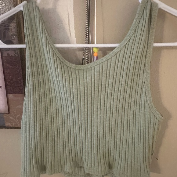 Green crop top - Picture 3 of 4